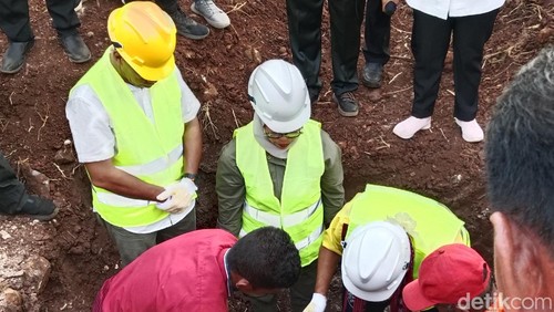 Peletakan batu pertama pembangunan Rumah Sakit Pratama Solor di Kabupaten Flores Timur, Rabu (31/7/2024).