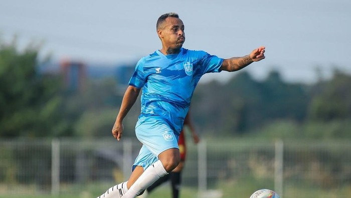 Pemain asing anyar PSIS asal Brazil, Fernandinho dalam laga uji coba.