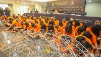 Sebanyak 20 tersangka sabung ayam dijerat dengan tindak pidana perjudian dengan ancaman hukuman penjara paling lama 10 tahun, sementara para penonton yang diamankan dikenakan wajib lapor.