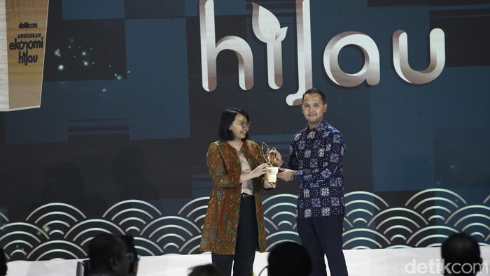 PT Pertamina (Persero) mendapatkan penghargaan dari detikcom dalam Anugerah Ekonomi Hijau atas Pelestarian Keanekaragaman Hayati melalui Program Hutan Pertamina.
