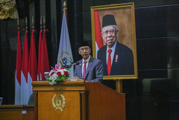 Pj. Gubernur Heru Budi Hartono menghadiri Rapat Paripurna di DPRD DKI Jakarta, Senin (29/7/2024).