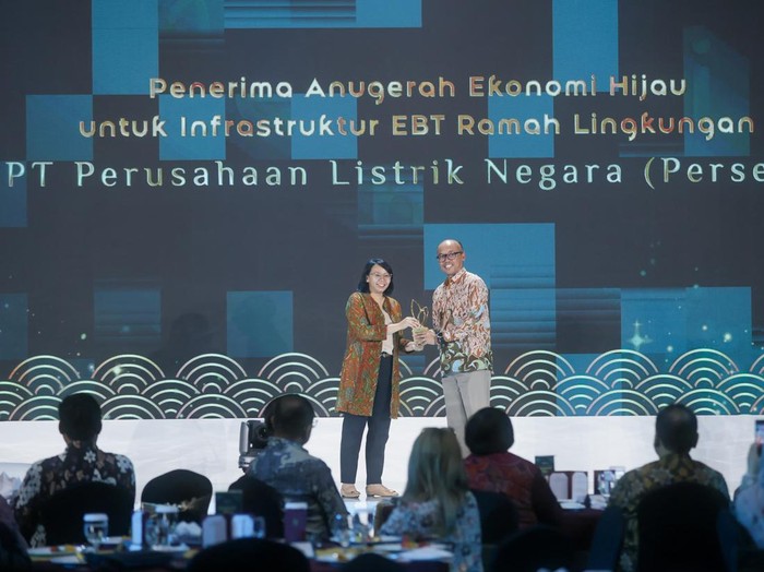PLN Terima Anugerah Ekonomi Hijau