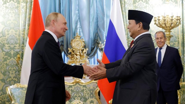 Russian President Vladimir Putin and Indonesian President-elect Prabowo Subianto attend a meeting at the Kremlin in Moscow, Russia July 31, 2024. REUTERS/Maxim Shemetov/Pool