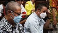 Amir Syahbana dan Suranto hadir secara fisik di Pengadilan Tipikor, sementara Rusbani hadir secara daring. Mereka akan didakwa merugikan negara senilai Rp 300 triliun. 