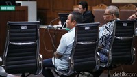 Sejauh ini Kejagung sudah menjerat 21 tersangka dalam kasus korupsi timah. Perkara ini sendiri memang paling menarik perhatian beberapa waktu terakhir. Tajuk lengkap perkaranya adalah dugaan korupsi dalam tata niaga komoditas timah wilayah Izin Usaha Pertambangan (IUP) PT Timah Tbk tahun 2015-2022. 