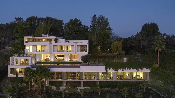 Rumah Bang Si Hyuk/The MLS via Koreaboo Rumah Bang Si Hyuk.
