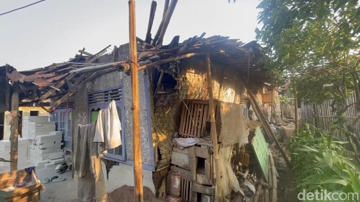 Rumah tak layak huni keluarga Muhidin.