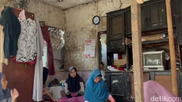 Rumah tak layak huni keluarga Muhidin.