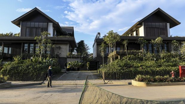 Suasana bangunan rumah tapak jabatan menteri di IKN, Penajam Paser Utara, Kalimantan Timur, Selasa (30/7/2024). Kementerian PUPR menyatakan sebanyak 36 unit rumah tapak jabatan menteri telah terbangun dan 14 diantaranya telah dilengkapi perabotan. ANTARA FOTO/Hafidz Mubarak A/foc.