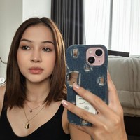 Memiliki darah blasteran Amerika-Jawa membuat Sandrinna memiliki paras cantik yang mampu bikin terpana. Meski hanya mengenakan riasan wajah minimalis, namun pesona Sandrinna memang tak diragukan lagi. Foto: Instagram/@sandrinna_11