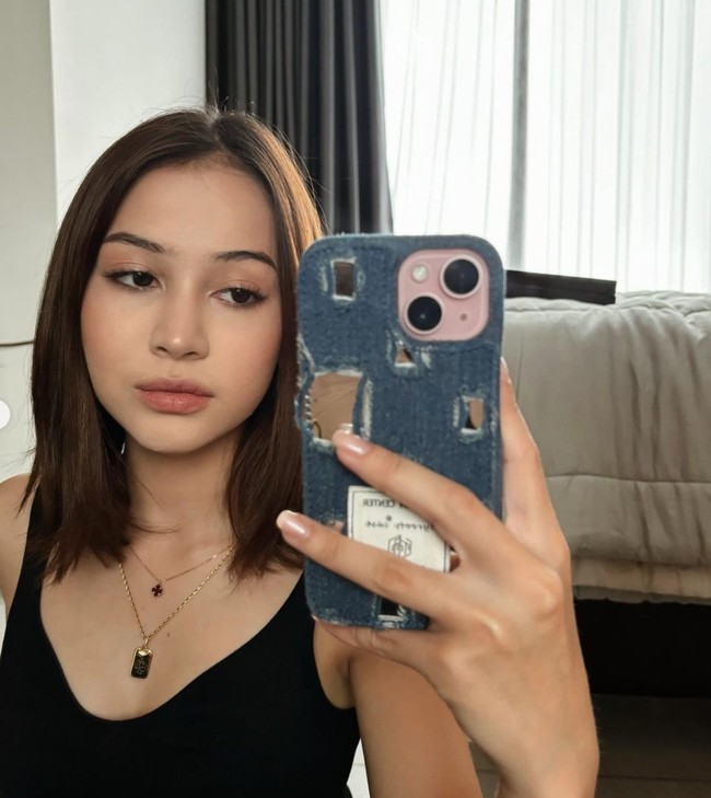 Sandrinna sendiri sebelumnya diketahui sempat menempati jajaran wanita tercantik versi TC Candler 2023. Kala itu namanya masuk dalam urutan ke-57. Foto: Instagram/@sandrinna_11