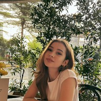 Begini potret Sandrinna dengan rambut panjang sebelum dirinya memutuskan memotong rambut. Menurutmu Sandrinna lebih cocok dengan rambut panjang atau rambut pendek? Foto: Instagram/@sandrinna_11