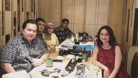Terlepas dari urusan perceraian itu, wanita kelahiran 1988 itu kerap membagikan momen-momen bahagianya saat makan enak di restoran. Foto: Instagram @tengkudewiputri_tdp