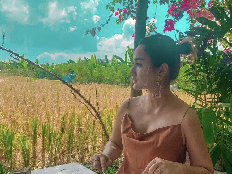 Sebelum Melahirkan Anak Kedua, Tengku Dewi Putri Hobi Makan di Resto