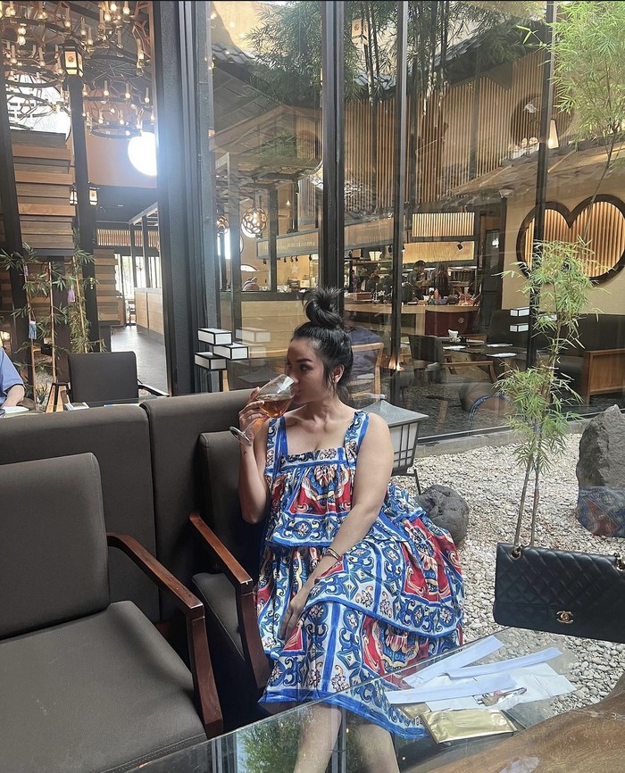 Sebelum Melahirkan Anak Kedua, Tengku Dewi Putri Hobi Makan di Resto