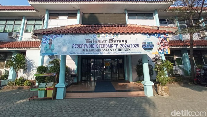 SMA Negeri 1 Cirebon.
