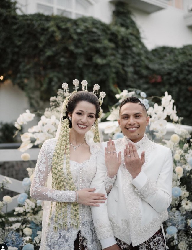 Tak banyak yang tahu, suami Susan itu rupanya merupakan pria asal Hamburg, Jerman. Khalid memiliki darah blasteran Indonesia-Belanda dan kini berusia 33 tahun. Foto: Instagram/@susansameeh