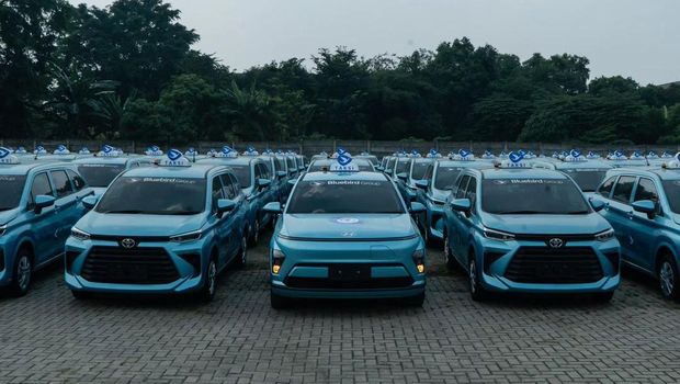 Taksi listrik Hyundai Kona Electric milik BlueBird.