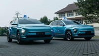 BlueBird Group telah membeli 10 unit Hyundai Kona Electric di pameran Gaikindo Indonesia International Auto Show atau GIIAS 2024. Mobil listrik tersebut rencananya akan digunakan di Ibu Kota Negara atau IKN Nusantara. Foto: Doc. BlueBird Group.