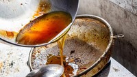 Minyak Bekas Bisa Jadi Jernih Lagi, Cuma Pakai Bahan Dapur Ini!