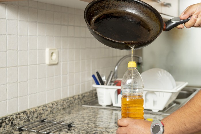 5 Tips Menggunakan Kembali Minyak Goreng Bekas Pakai