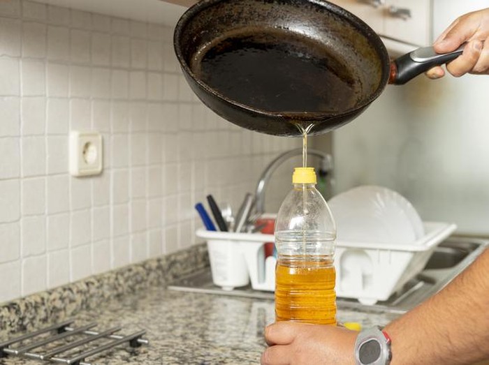 5 Tips Menggunakan Kembali Minyak Goreng Bekas Pakai