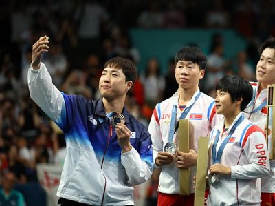 Viral! Momen Atlet Korsel dan Korut Selfie di Podium Olimpiade Paris 2024