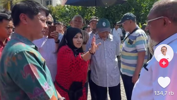 Viral unggahan video Wakil Wali Kota Surabaya tentang konflik antara warga dengan salah satu sekolah di Surabaya.