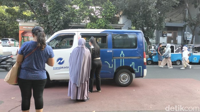 Pengguna JakLingko Resah karena Gangguan Akibat Demonstrasi, Mencari Solusi Transportasi Alternatif