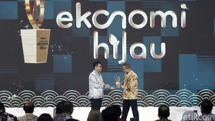 WIKA Terima Anugerah Ekonomi Hijau