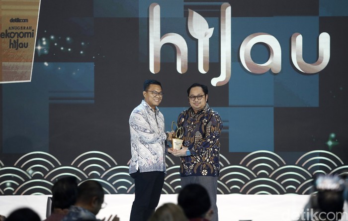 Wuling Terima Anugerah Ekonomi Hijau
