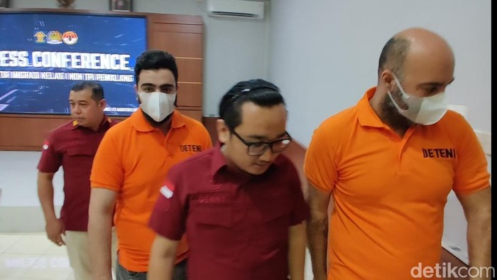 2 WNA asal Iran diamankan petugas Imigrasi Pemalang dan akan dideportasi terkait kasus gendam, Kamis (1/8/2024).