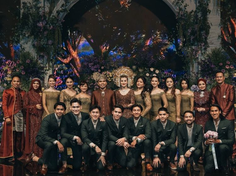 7 Inspirasi Gaya Bridesmaid dari Pernikahan Aaliyah-Thariq, Menawan Berkebaya