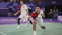 Pada set kedua, Fajar/Rian sempat memimpin 5-2, namun Liang/Wang mengejar hingga skor imbang 9-9. Fajar/Rian lalu mampu kembali unggul 11-10 saat interval. Selepas jeda, Fajar/Rian mampu menjauh hingga 15-11 sebelum Liang/Wang bangkit dan menyamakan skor 15-15. AP/Kin Cheung 