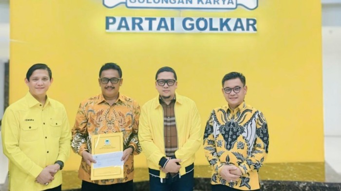 Asep Japar saat menerima rekomendasi Golkar maju Pilbup Sukabumi 2024.
