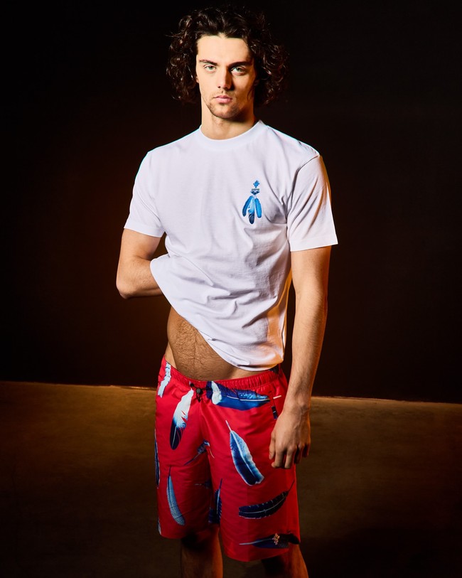 Thomas Ceccon, Atlet Renang ItaliaThomas Ceccon meraih medali perunggu dalam estafet gaya bebas 4x100m yang jadi sorotan karena kemenangan juga ketampanannya. Perenang bertinggi 197 cm itu memukau netizen dengan wajah tampan dan perut sixpack-nya. Tak heran jika banyak wanita bertanya apakah pria berjulukan The Shark sudah punya pacar.Foto: Instagram