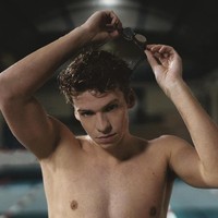 Léon Marchand, Atlet Renang PrancisPerenang tampan lain yang dinantikan para wanita adalah Leon Marchand. Ia baru saja mencetak sejarah dalam Olimpiade 2024. Pria 22 tahun tersebut adalah perenang pertama yang memenangkan dua medali emas individu dalam satu sesi sejak 1976.Foto: Instagram