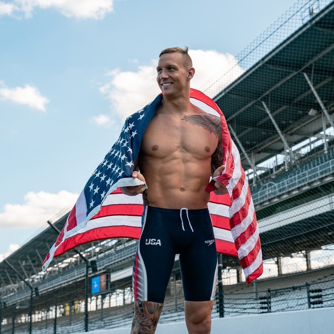 Caeleb Dressel, Alet Renang ASBanyak perenang tampan yang jadi perhatian wanita selama Olimpiade 2024. Caeleb Dressel yang membawa pulang medali emas adalah salah satunya. Menarik atensi lawan jenis karena ketampanannya, sayangnya Dressel sudah memiliki istri.Foto: Instagram