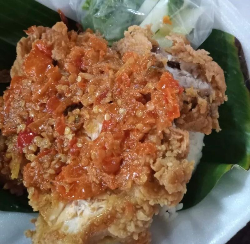 Mantap Gurihnya! 5 Ayam Geprek  Rating Tinggi di Aplikasi Ojol