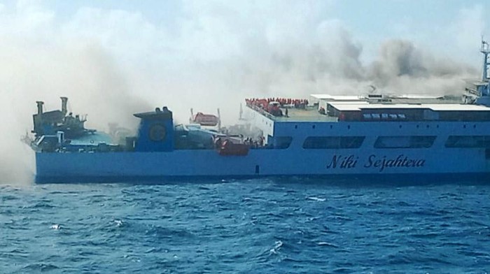Bakamla Evakuasi Penumpang KM Niki Sejahtera yang Terbakar di Perairan Banjarmasin Badan Keamanan Laut Republik Indonesia (Bakamla RI) melalui unsur KN Singa Laut-402 telah berhasil mengevakuasi penumpang dan kru kapal KM Niki Sejahtera yang mengalami kebakaran di bagian Car Deck kapal di perairan Banjarmasin, Kamis (1/08/2024).