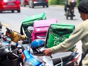 Beli Makanan Tunai, Pembeli Ini Malah Caci Ojol yang Tak Punya QR