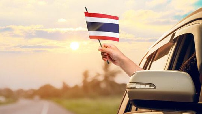 Bendera Thailand di mobil.