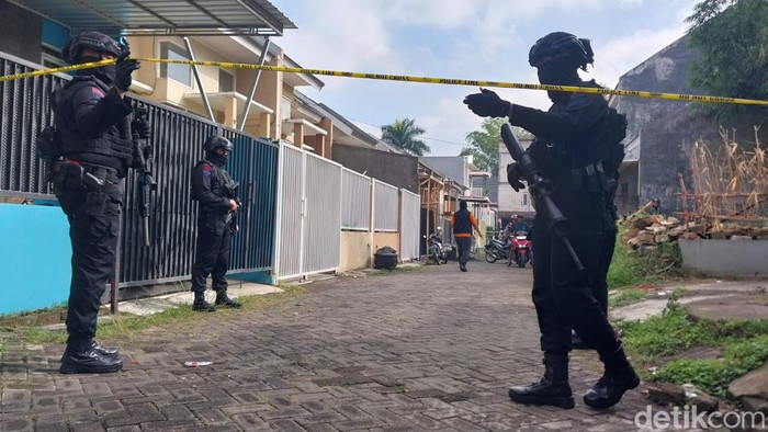 Densus 88 Polri Tangkap Terduga Teroris di Kota Batu