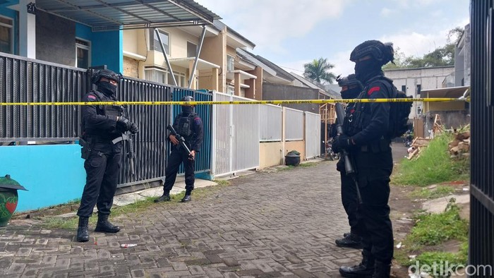 Densus 88 Polri Tangkap Terduga Teroris di Kota Batu
