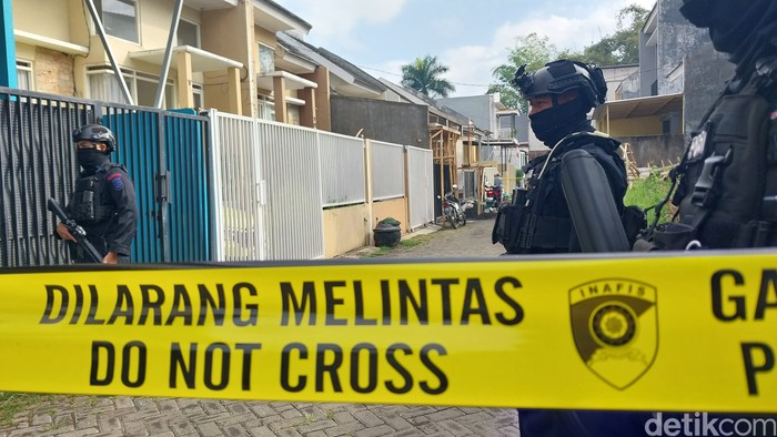 Densus 88 Polri Tangkap Terduga Teroris di Kota Batu