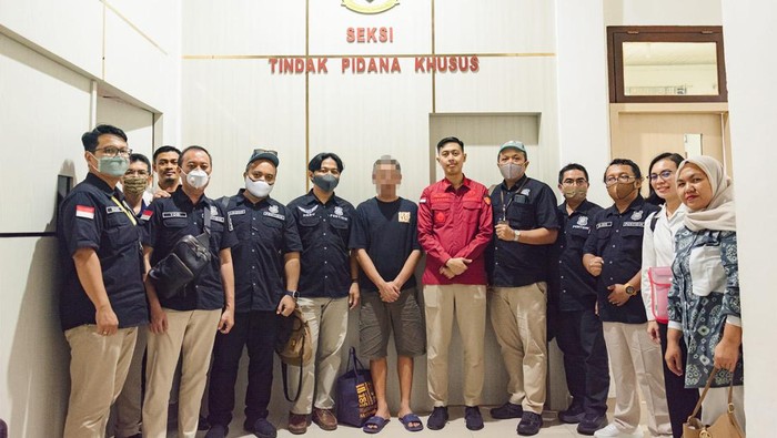 DJP Sumsel Babel Serahkan tersangka Perpajakan Ke Kejati Sumsel.