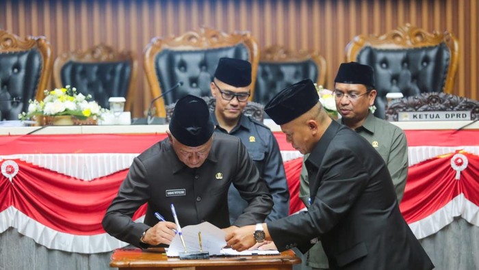 DPRD Kota Bandung setujui empat raperda.