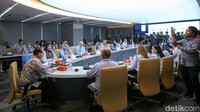 Kelompok aktivis yang didominasi emak-emak tersebut menyampaikan petisi berantas judi online dan pinjaman online.