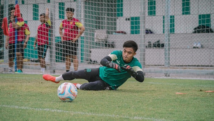 Kiper Persebaya Ernando Ari
