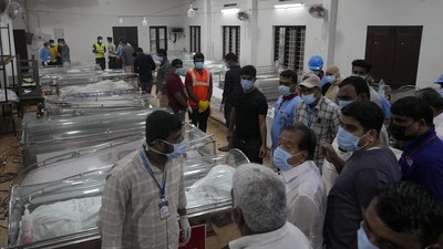 Evakuasi Korban Tewas Longsor Maut India ke Kamar Mayat